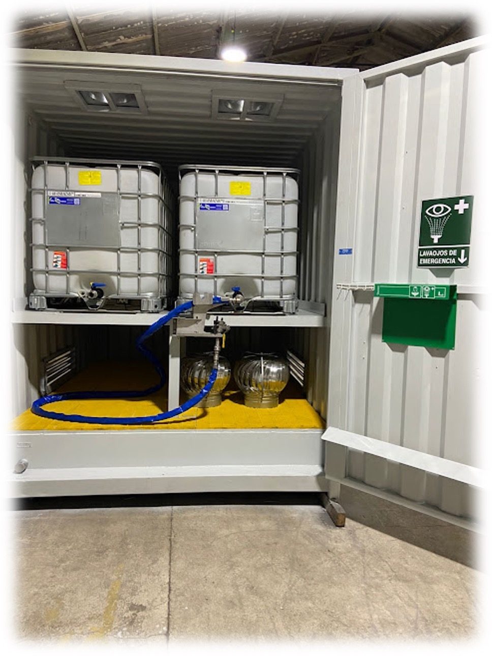 Contenedor de almacenamiento de emulsión con estanques IBC