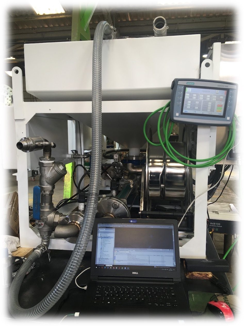 Unidad de bombeo con pantalla HMI y computador de diagnóstico